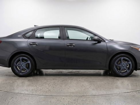 Used 2025 Kia K4 FWD image 11