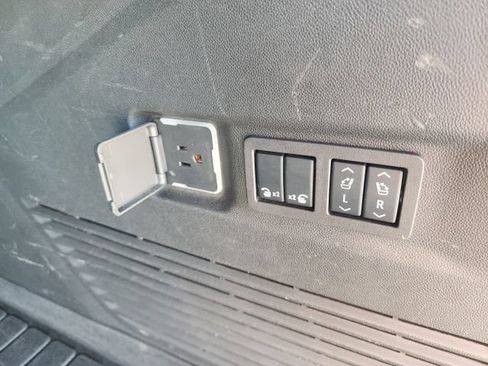 Certified 2024 GMC Yukon XL AT4 w/ Technology Package AWD/4WD image 27