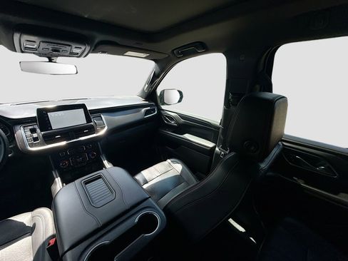 Used 2022 Chevrolet Suburban RST w/ Sport Performance Package image 25