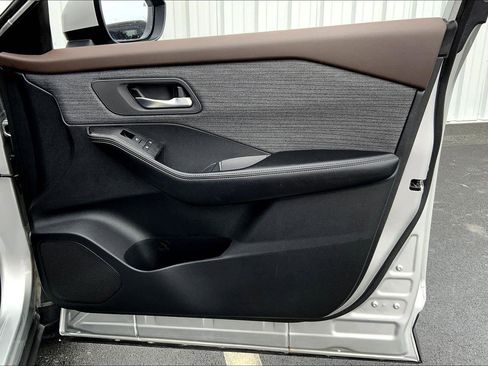 Used 2023 Nissan Rogue SV AWD/4WD image 22