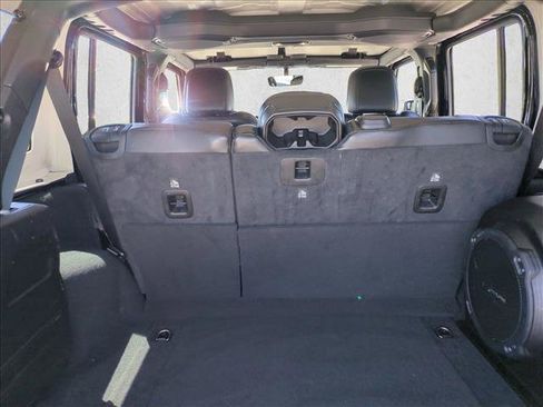 Used 2022 Jeep Wrangler Unlimited Rubicon w/ LED Lighting Group AWD/4WD image 6