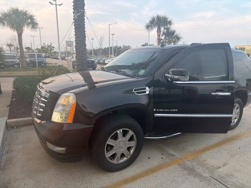 Used 2016 Cadillac SRX Luxury image 2