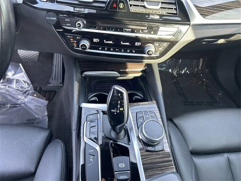 Used 2019 BMW 530e w/ Convenience Package image 29