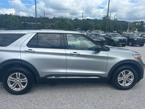 Used 2023 Ford Explorer XLT w/ Equipment Group 202A AWD/4WD image 2