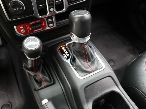 Used 2022 Jeep Gladiator Rubicon w/ LED Lighting Group image 18