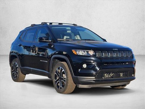 Used 2022 Jeep Compass Limited image 3