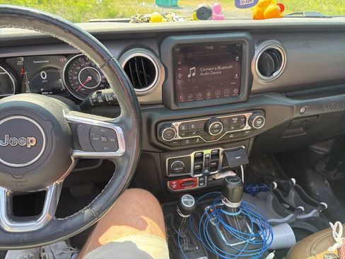 Used 2022 Jeep Wrangler Unlimited Rubicon w/ Cold Weather Group AWD/4WD image 13