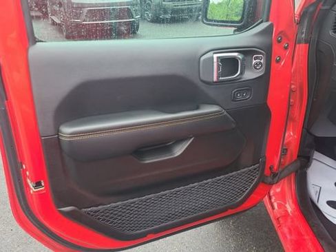 Used 2026 Jeep Wrangler Unlimited Sahara AWD/4WD image 11