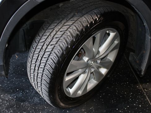 Used 2015 Toyota RAV4 Limited w/ Four Season Floor Mat Package image 33