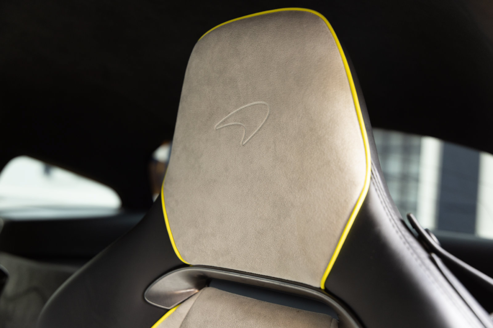 Used 2023 McLaren Artura RWD image 16