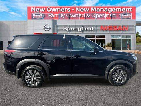 Used 2025 Nissan Pathfinder S image 4