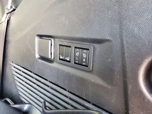 Used 2022 Chevrolet Tahoe LT w/ Luxury Package AWD/4WD image 12