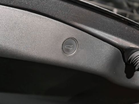 Used 2023 Tesla Model 3 Standard Range image 60