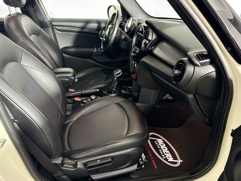 Used 2019 MINI Cooper 4-Door Hardtop image 31