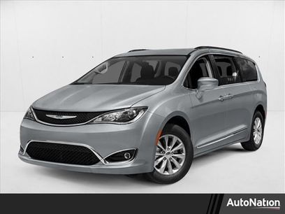 Used 2017 Chrysler Pacifica Limited w/ UConnect Theater Package