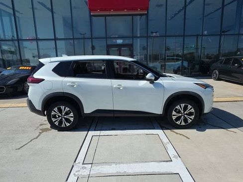 Used 2021 Nissan Rogue SV image 4