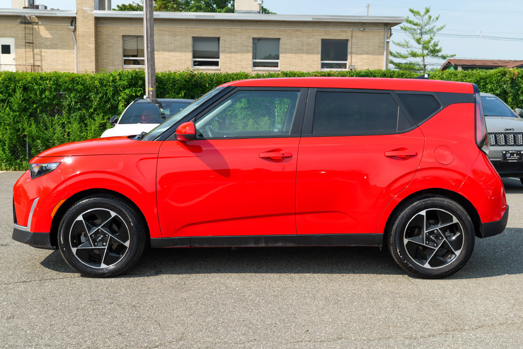 Used 2023 Kia Soul EX FWD image 4