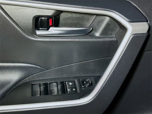 Used 2021 Toyota RAV4 XLE image 18
