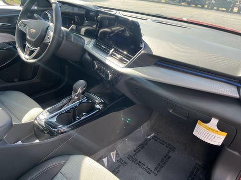 New 2026 Chevrolet Trax LT w/ Sunroof Package FWD image 29
