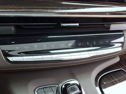 Used 2023 Cadillac Escalade Premium Luxury AWD/4WD image 16