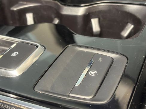 Used 2019 Ford Edge Titanium image 21