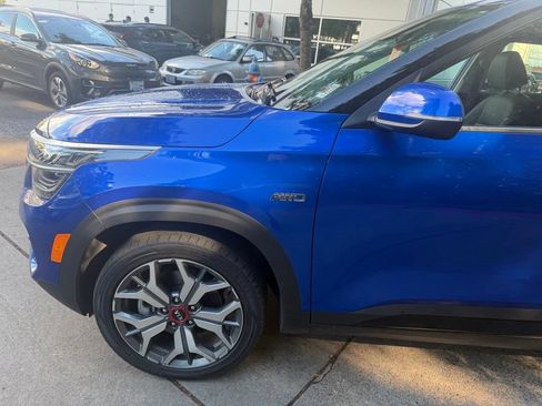 Used 2021 Kia Seltos SX w/ SX Sunroof Package AWD/4WD image 8