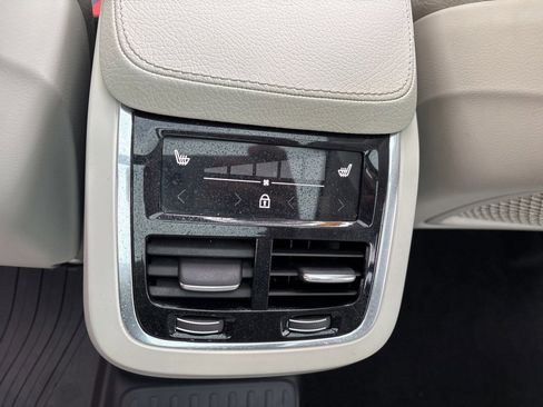 Used 2022 Volvo XC90 T8 Inscription Expression image 8