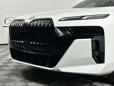 Used 2023 BMW 760i xDrive image 32