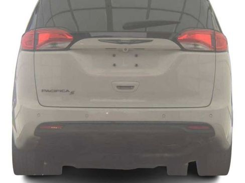 Used 2020 Chrysler Pacifica Touring w/ S Appearance Package FWD image 6