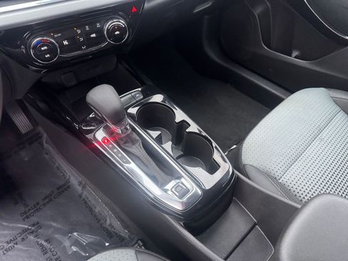 Used 2025 Chevrolet Trax LT image 35