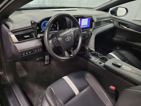 Used 2025 Toyota Camry SE FWD image 16