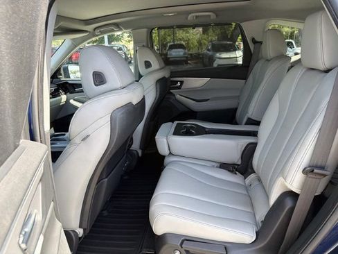 Used 2024 Acura MDX SH-AWD w/ Technology Package image 14