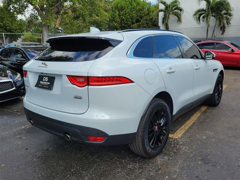 Used 2018 Jaguar F-PACE Prestige image 4