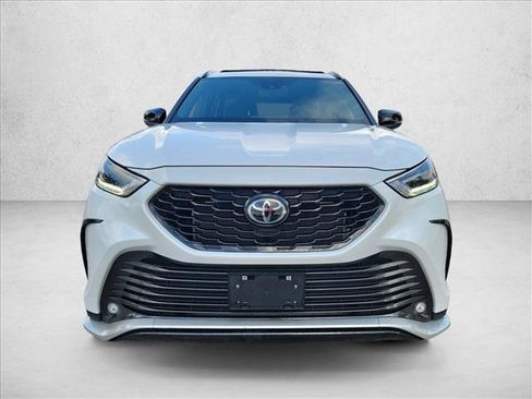 Used 2023 Toyota Highlander XSE image 2