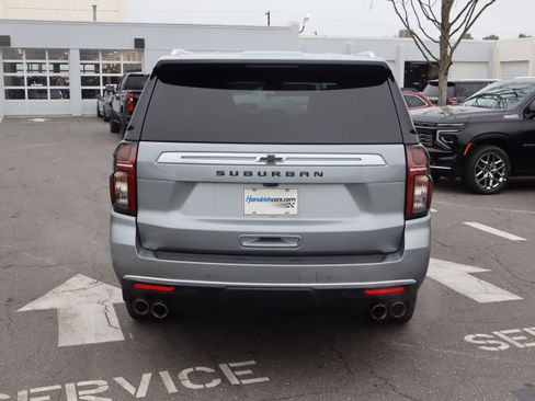 Certified 2024 Chevrolet Suburban High Country image 9