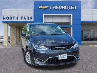 Used 2020 Chrysler Pacifica Touring image 1