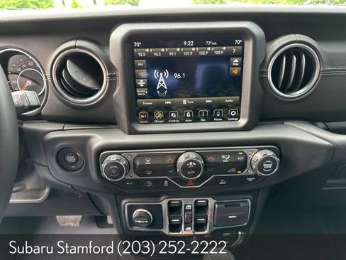 Used 2020 Jeep Gladiator Overland AWD/4WD image 14