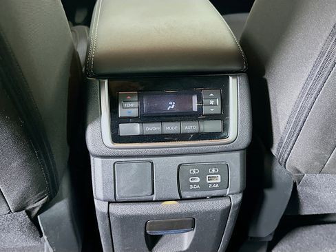 Used 2024 Subaru Ascent Premium w/ Convenience Package image 27