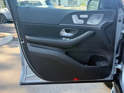 Used 2026 Mercedes-Benz GLS 450 4MATIC image 9
