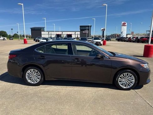 Used 2014 Lexus ES 350 w/ Luxury Package FWD image 3