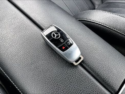 Certified 2019 Mercedes-Benz E 300 4MATIC image 39
