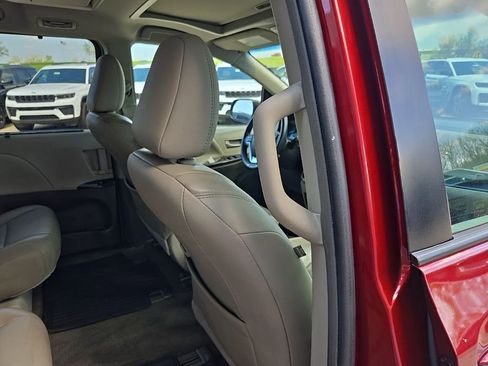 Used 2017 Toyota Sienna XLE AWD/4WD image 82