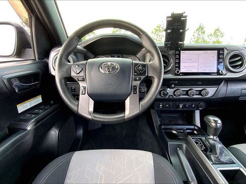 Used 2020 Toyota Tacoma TRD Off-Road image 5