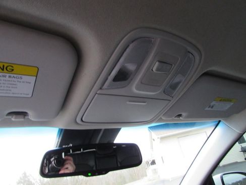 Used 2019 Kia Niro EX image 17