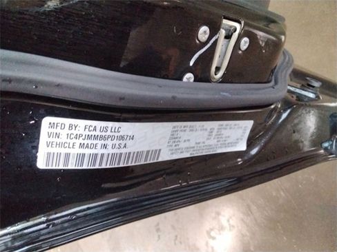 Used 2023 Jeep Cherokee Altitude Lux w/ Lux Elite Package image 14