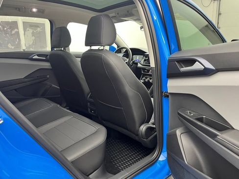 Used 2024 Volkswagen Taos SE w/ Panoramic Sunroof Package AWD/4WD image 35