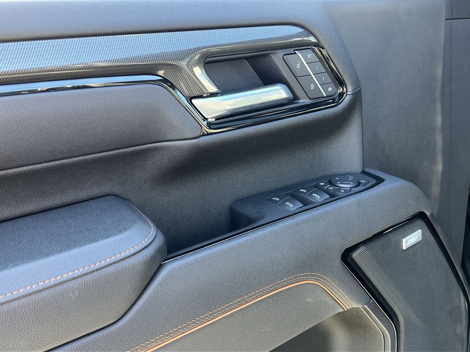 Used 2025 GMC Sierra 2500 AT4 w/ AT4 Premium Plus Package AWD/4WD image 15