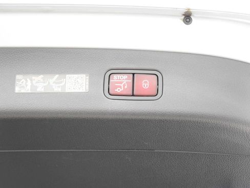Certified 2023 Mercedes-Benz GLC 300 image 33