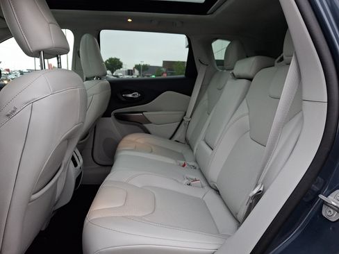 Used 2021 Jeep Cherokee Latitude Lux w/ Sun & Sound Group AWD/4WD image 10