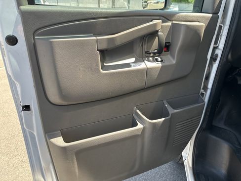 Used 2022 GMC Savana 3500 Extended w/ Power Convenience Package image 18